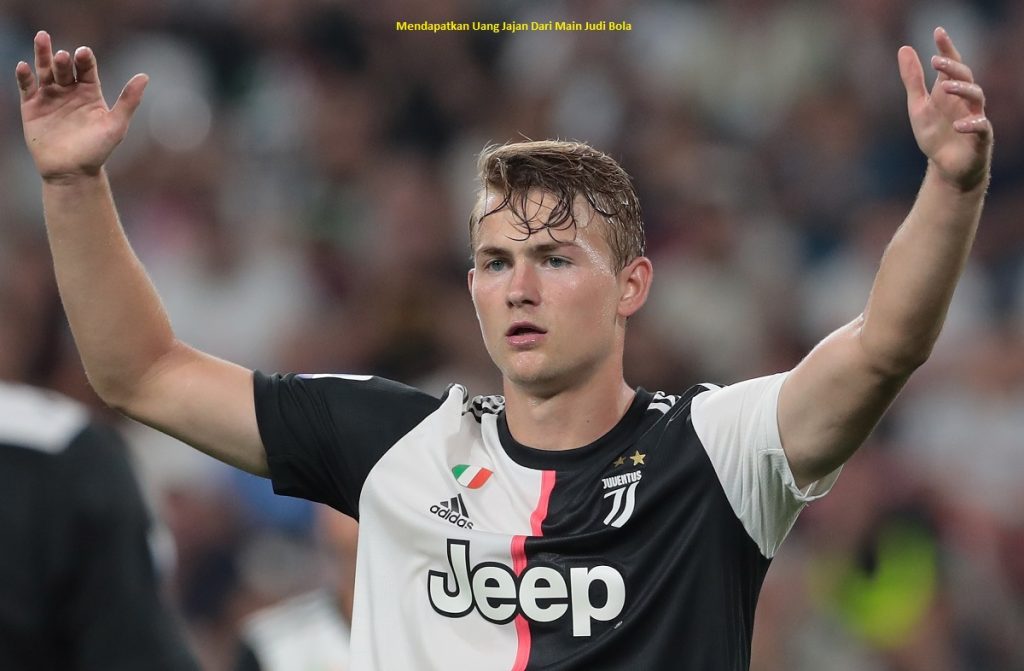Mendapatkan Uang Jajan Dari Main Judi Bola